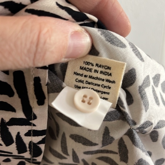 Sseko multi-way shawl - Picture 3 of 3